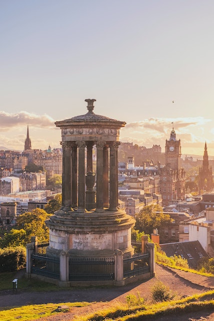 Useful tips to travel to Edinburgh