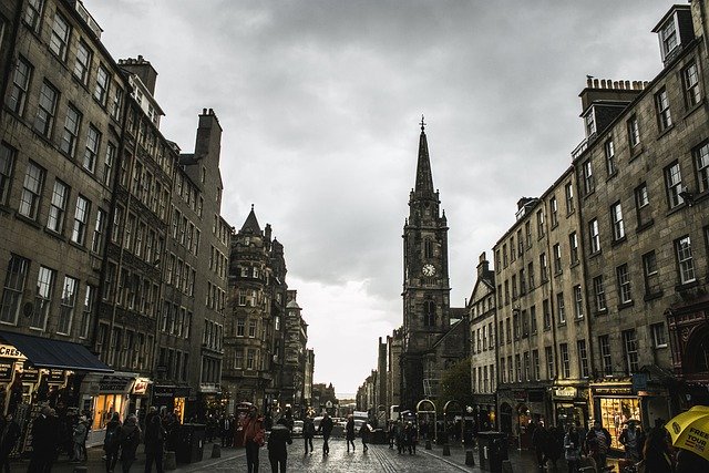 royal-mile-Useful tips to travel to Edinburgh